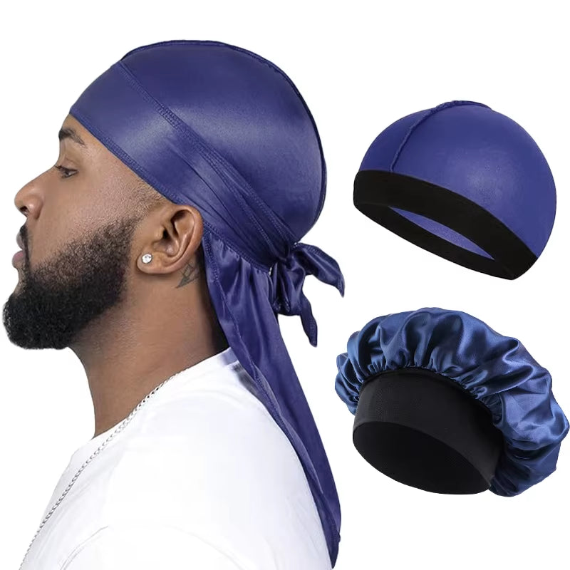 Pack de 3 durags de seda premium con cola larga y ajuste perfecto. Inspirados en la estética pirata y urbana, estos accesorios combinan estilo y funcionalidad: protegen el cabello, mantienen las ondas definidas y aportan actitud en cada look. Gracias a su banda elástica y material satinado, ofrecen comodidad durante todo el día y se adaptan tanto a hombres como mujeres. Versátiles como turbante, gorro o bonnet, son la pieza clave para quienes buscan destacar con flow y confianza.